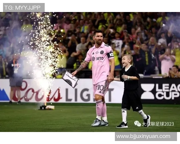 当红足球球星赛场爆笑搞怪动作集锦令人忍俊不禁